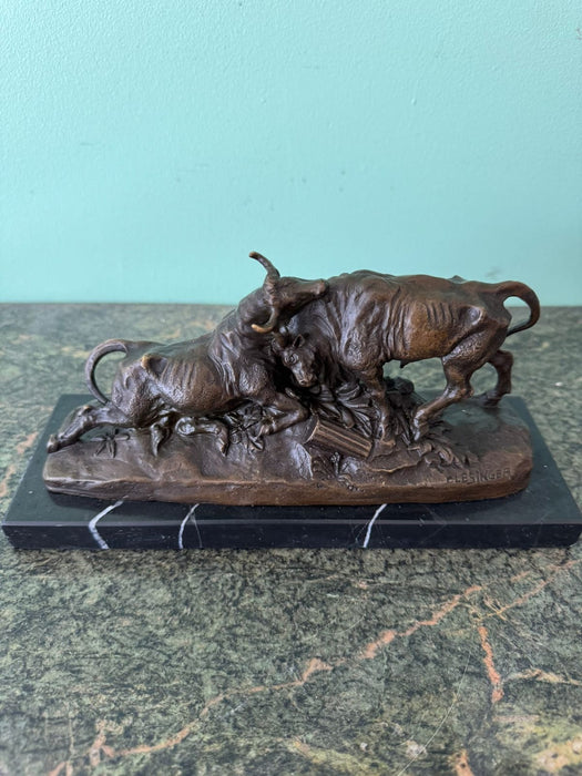 Sculpture Combat des taureaux romains 30cm Bronze